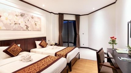 phòng có bàn làm việc, diện tích rộng