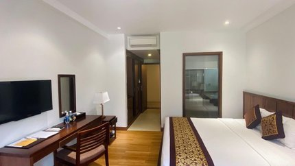 Deluxe Corner