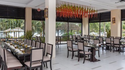 Không gian nhà hàng rộng rãi