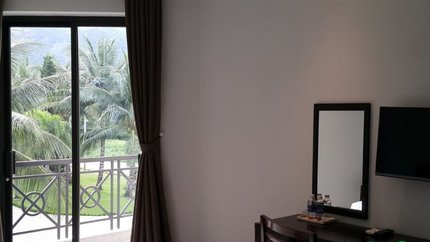 Ban công rộng rãi đón nắng