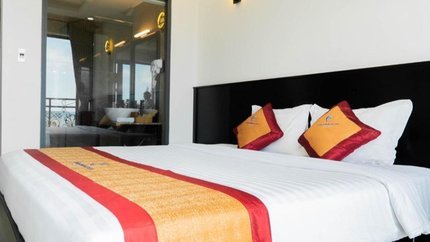 Giường ngủ rộng rãi, tạo cảm giác dễ chịu