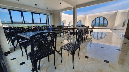 Nhà hàng khuôn viên rộng