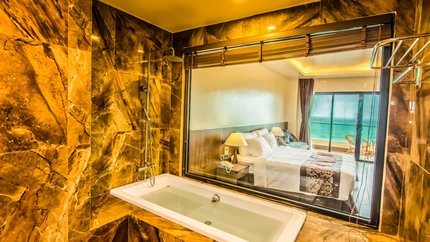 Màu sắc bắt mắt sặc sỡ