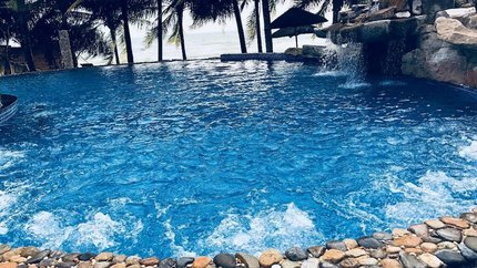 Hồ bơi tại khách sạn