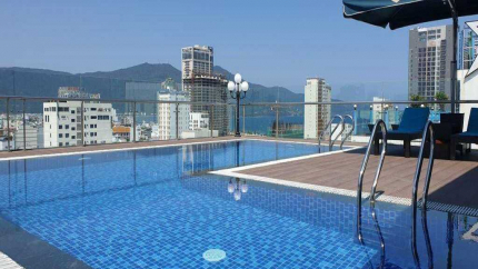 Hồ bơi tầng thượng Tại Khách Sạn Cordial Grand