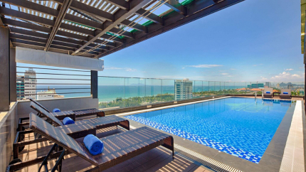 Hồ bơi ngoài trời