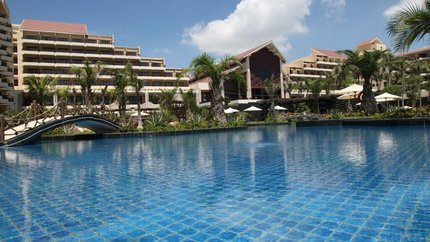 Hồ bơi tại khách sạn