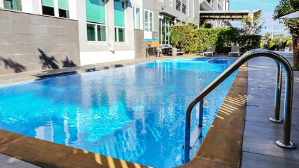 Bể bơi ngoài trời