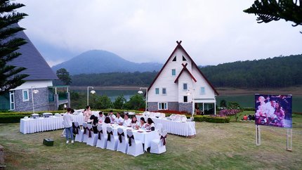 Tổ chức tiệc nướng tại sân vườn