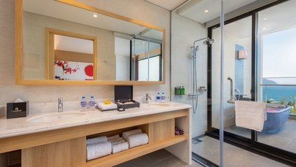 Phòng vệ sinh có bồn tắm