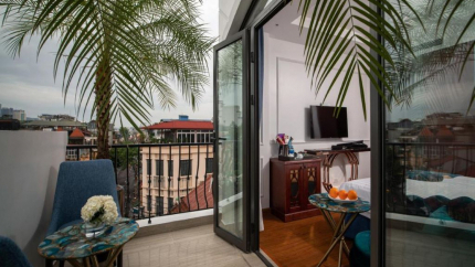 Ban công Dahlia Hanoi Hotel