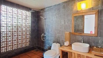 Phòng tắm được bày trí bắt mắt