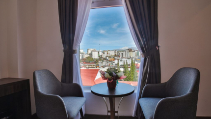Phòng Deluxe Quad tại khách sạn Paradise 3* Đà Lạt