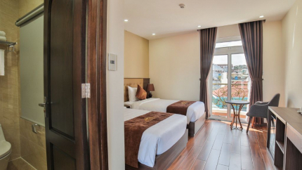Phòng Deluxe Triple tại khách sạn Paradise 3* Đà Lạt