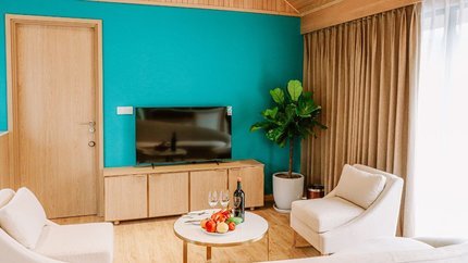 Phòng khách được trang bị đầy đủ tiện nghi