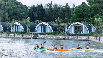 Trải nghiệm chèo kayak tại resort