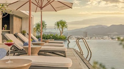 Bể bơi vô cực tại khách sạn