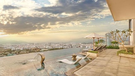 Bể bơi ngắm toàn cảnh thành phố