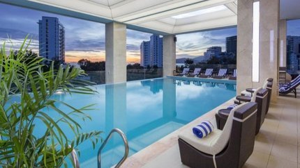 Hồ bơi ngoài trời