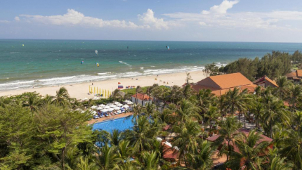 Toàn cảnh Dessole Sea Lion Beach Resort