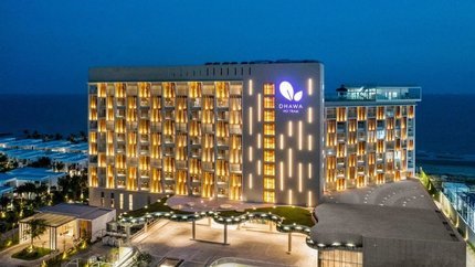 Khách sạn rực rỡ về đêm