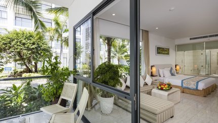 Không gian nhìn ra vườn vô cùng mát mẻ