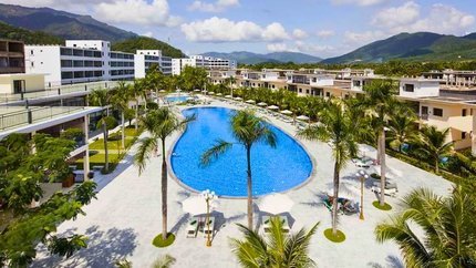 Bao quát khuôn viên khu nghỉ dưỡng