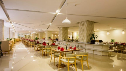 Nhà hàng Opal tại khách sạn Diamond Bay Nha Trang