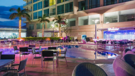 Pool Bar tại Diamond Bay Nha Trang