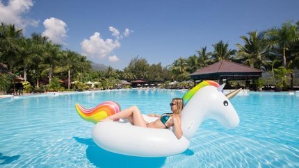 Bể bơi ngoài trời