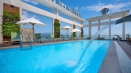 Bể bơi ngoài trời