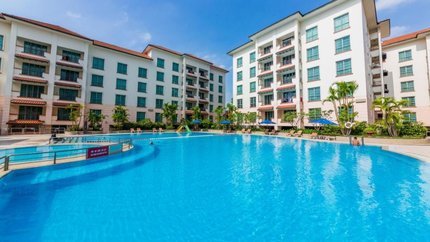 Bể bơi ngoài trời