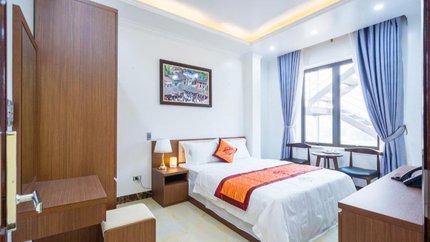 Phòng Double có cửa sổ nhìn ra núi