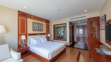 Phòng nhiều ánh sáng tự nhiên nhờ hệ thống cửa sổ