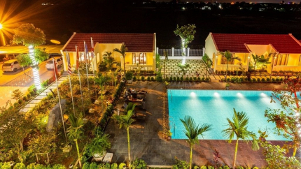 Thư Giãn Với Bể Bơi Ngoài Trời Dong Ne Hotel & Resort