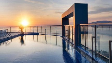 Bể bơi ngoài trời