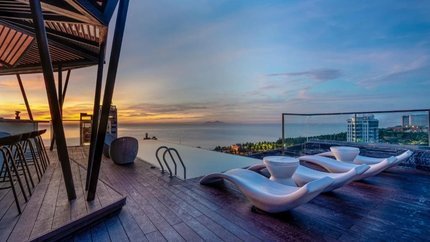 Bể bơi vô cực tại khách sạn