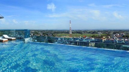 Bể bơi vô cực tại khách sạn