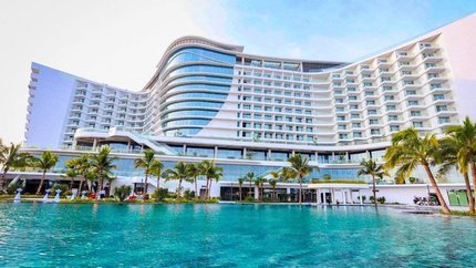Bể bơi ngoài trời