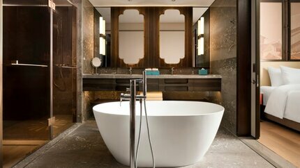 Bồn tắm sạch sẽ, thoáng mát