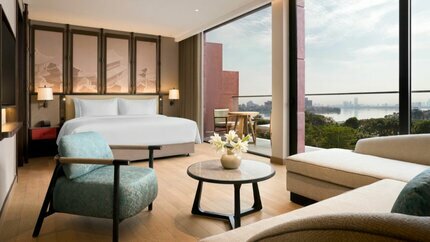 Có ban công nhìn ra view hồ bao la