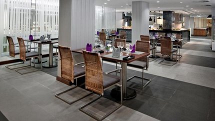 Nhà hàng với không gian rộng lớn