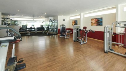 Phòng gym với đa dạng máy tập