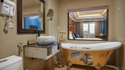 Phòng vệ sinh với thiết kế cổ điển và sang trọng