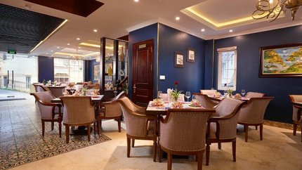 Nhà hàng với không gian rộng rãi, thiết kế hiện đại