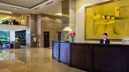 Quầy lễ tân tại Elegant Suites Westlake
