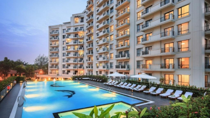 Bể bơi tại Elegant Suites Westlake Serviced Residences Hotel 5 sao