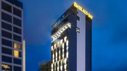 Khách sạn lên đèn lung linh