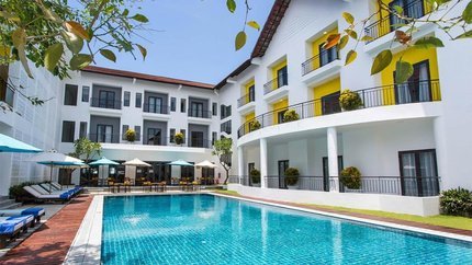 Bể bơi vô cực ngoài trời