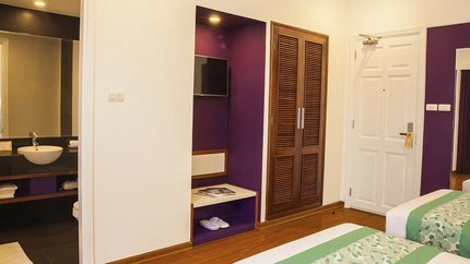 Khu vực tủ quần áo, tivi